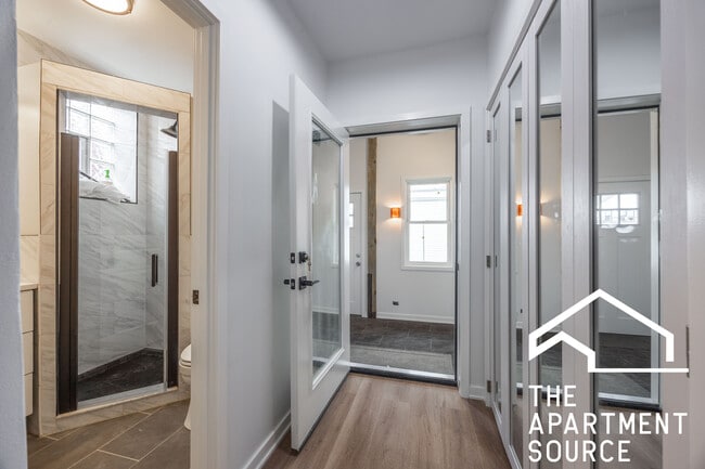 Building Photo - 2202 W Erie St