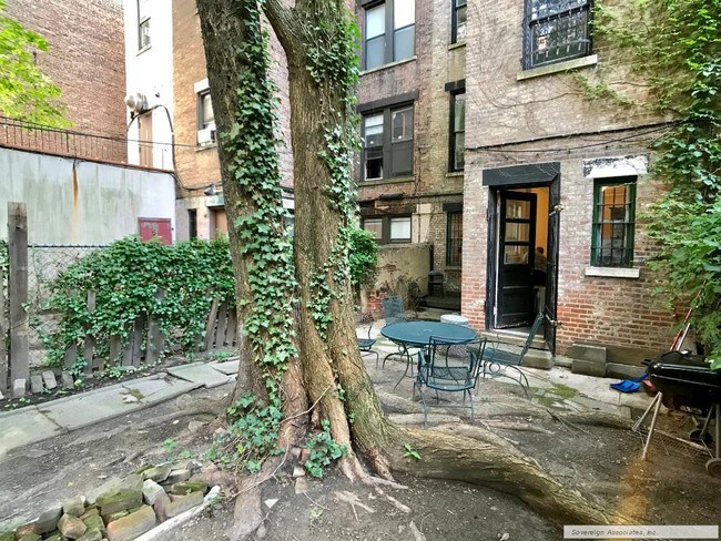 Building Photo - 527 W 113th St
