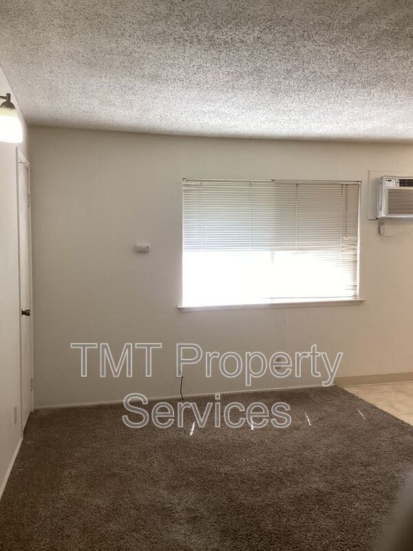 Building Photo - 2743 2nd Ave