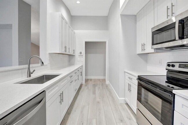 Building Photo - 5200 NW 66th Ave