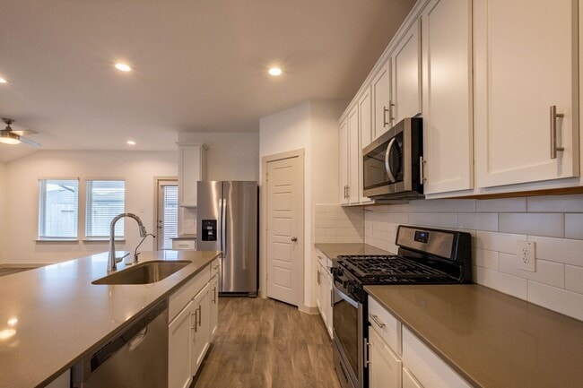 Building Photo - 7723 Brushwood Dr