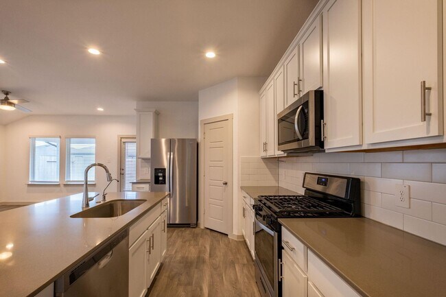 Foto del edificio - 7723 Brushwood Dr