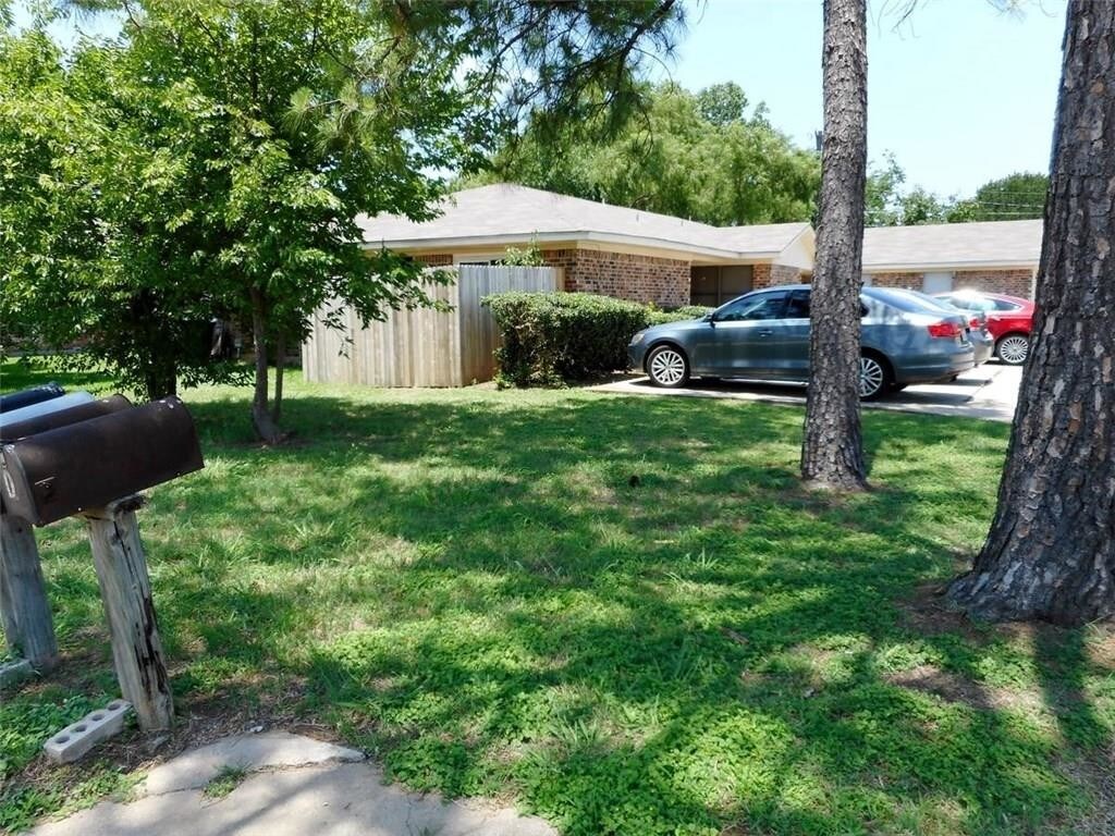 Primary Photo - 3909 Camelot St