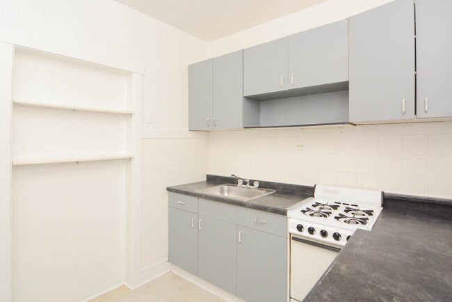 Building Photo - 846 W Cornelia Ave