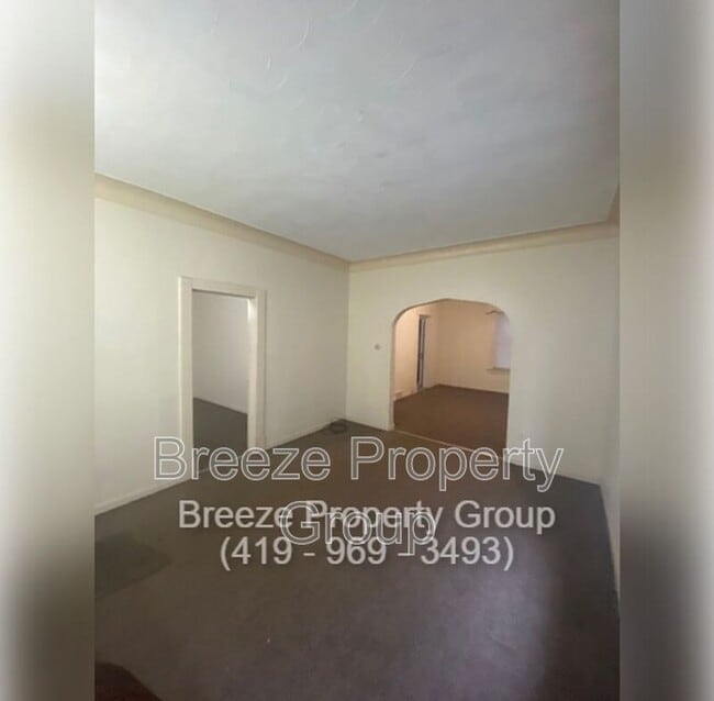 Building Photo - 319 N Detroit Ave