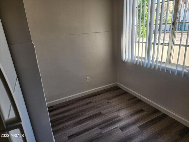 Foto del edificio - 4301 N 24th St