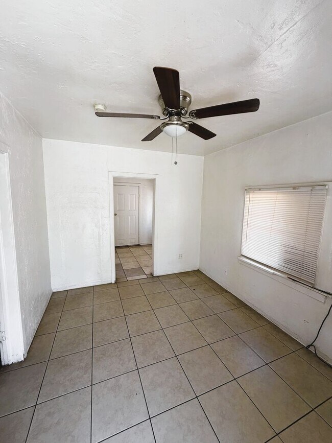 Building Photo - Stand alone House with Private Yard!
