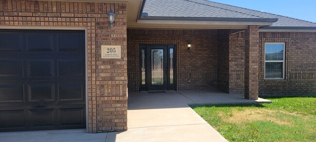 Building Photo - IMPRESSIVE HOME IN ALMOND TREE RANCH ESTATES