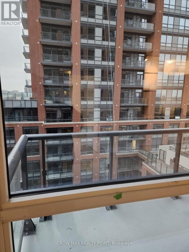 Photo du bâtiment - 3260 Sheppard Ave E