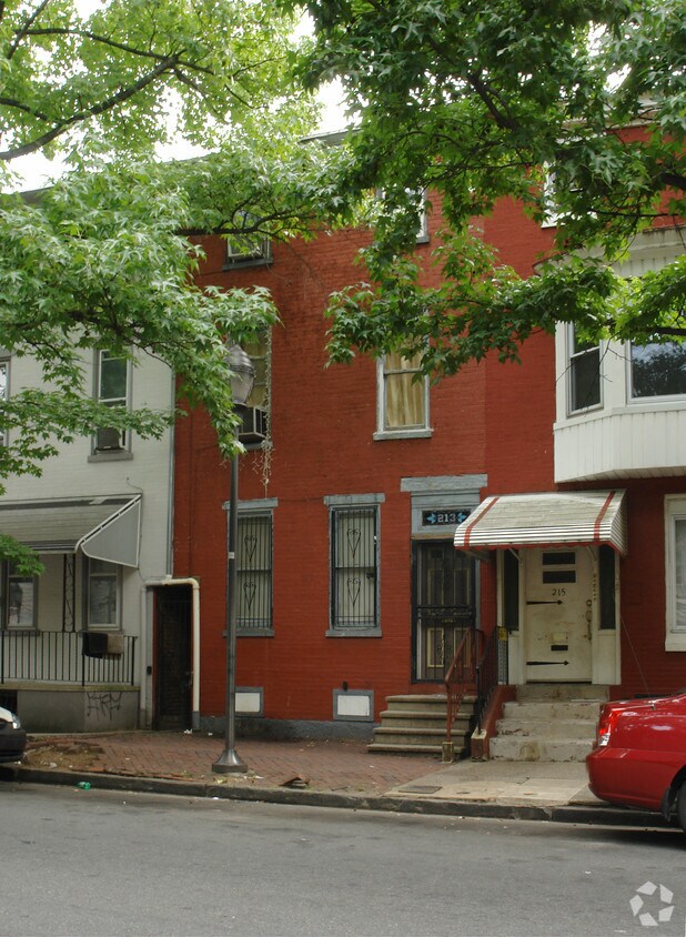 Building Photo - 211 S 4th St