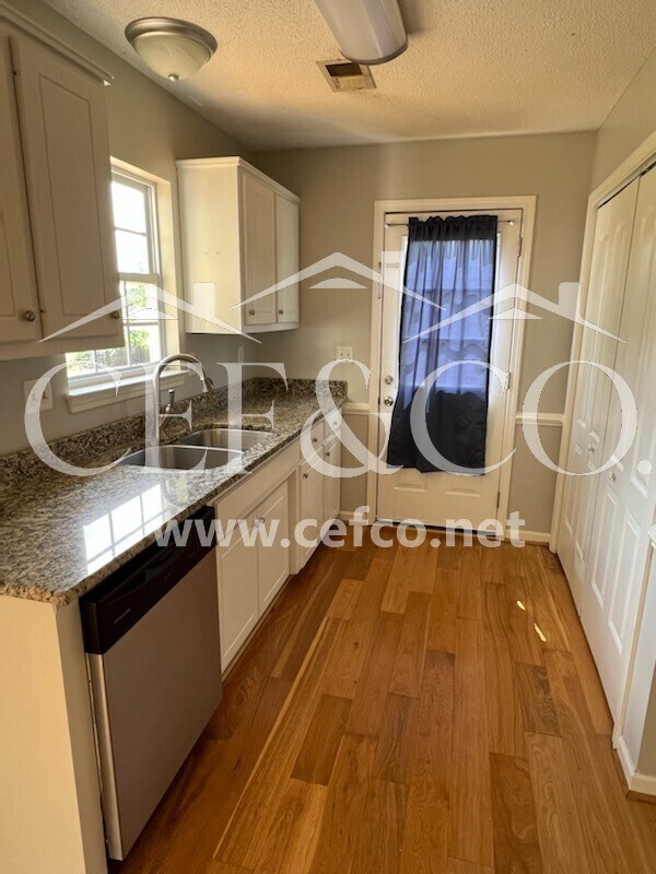 Foto del edificio - 349 E Myles Ln