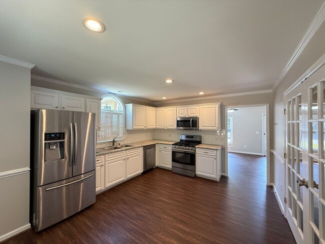 Building Photo - 815 Meadowstone Dr
