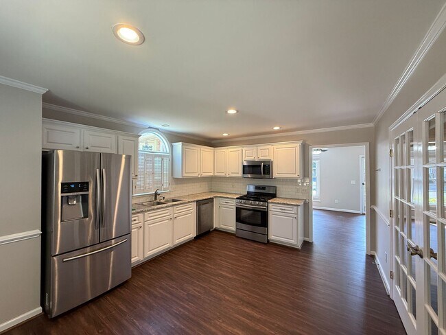 Foto del edificio - 815 Meadowstone Dr