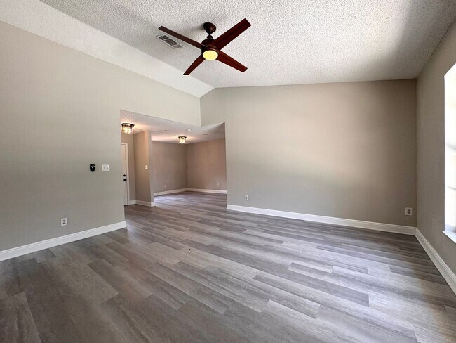 Building Photo - Beautifully Renovated 4 Bedroom Pool Home!