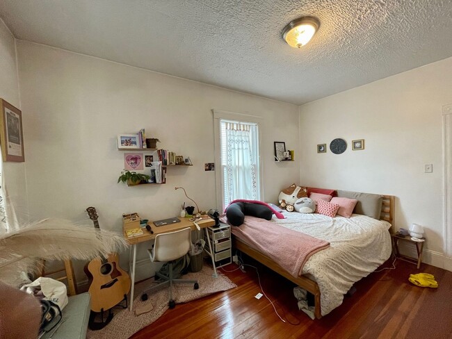 Foto del edificio - HOT ALLSTON LISTING!!!!