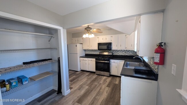 Building Photo - 164 Port Monmouth Rd