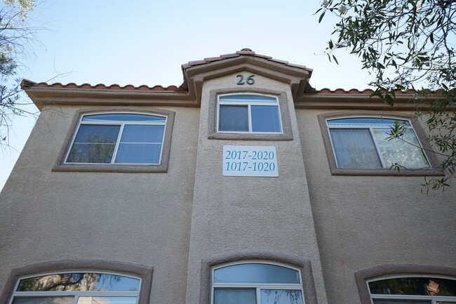 Building Photo - SHOWINGS AVAILABLE NOW