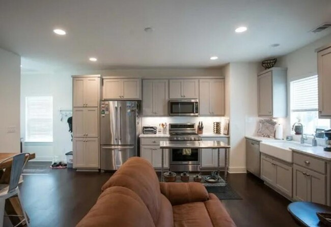 Building Photo - 1000 Muse Ln