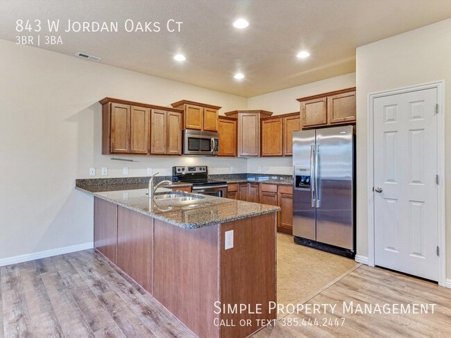 Building Photo - Amazing 3-BD at River Oaks!