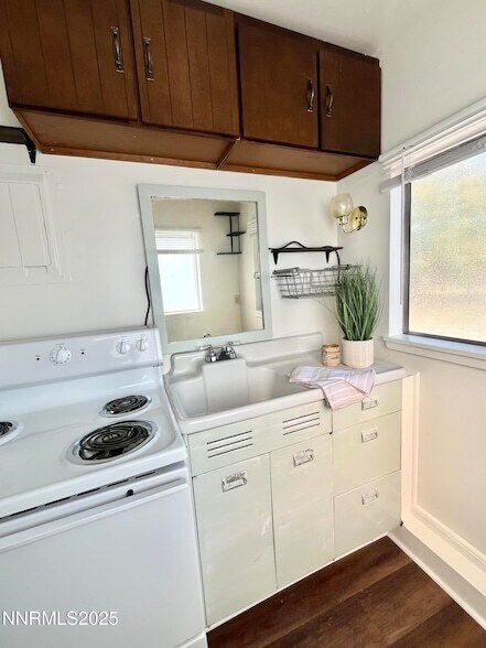 Foto principal - 1224 E St