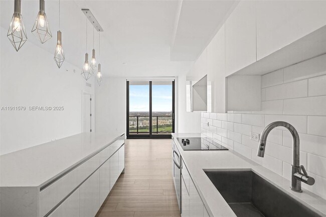 Foto del edificio - 101 Diplomat Pkwy