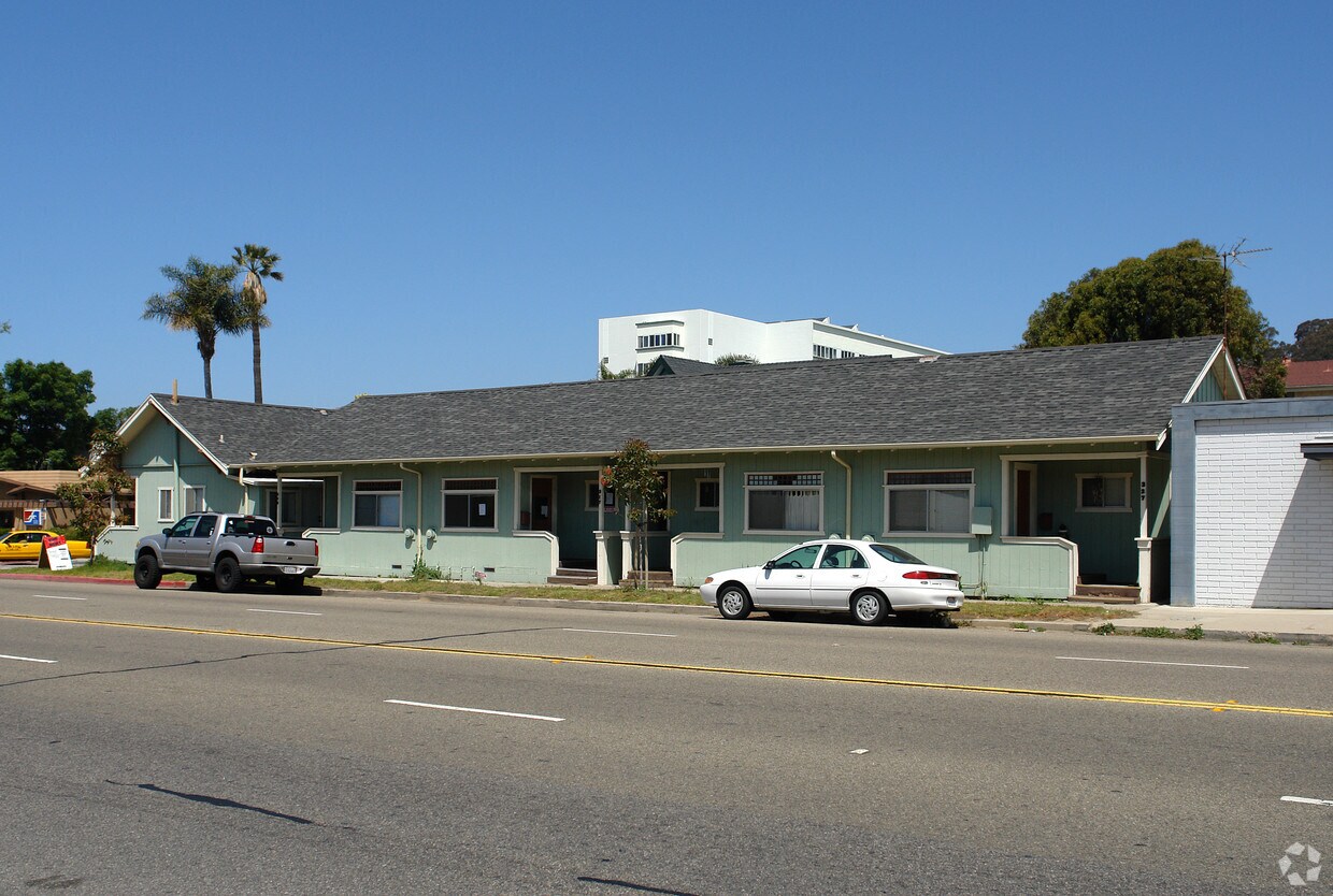 Foto del edificio - 309-327 E Thompson Blvd