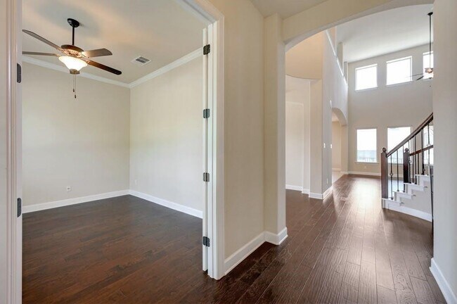 Building Photo - 3811 Ashbury Rd