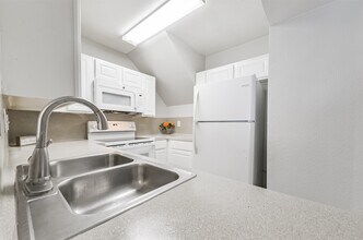 Building Photo - 10811 Richmond Ave.