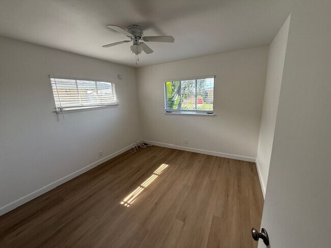 Building Photo - Cute Home Calling