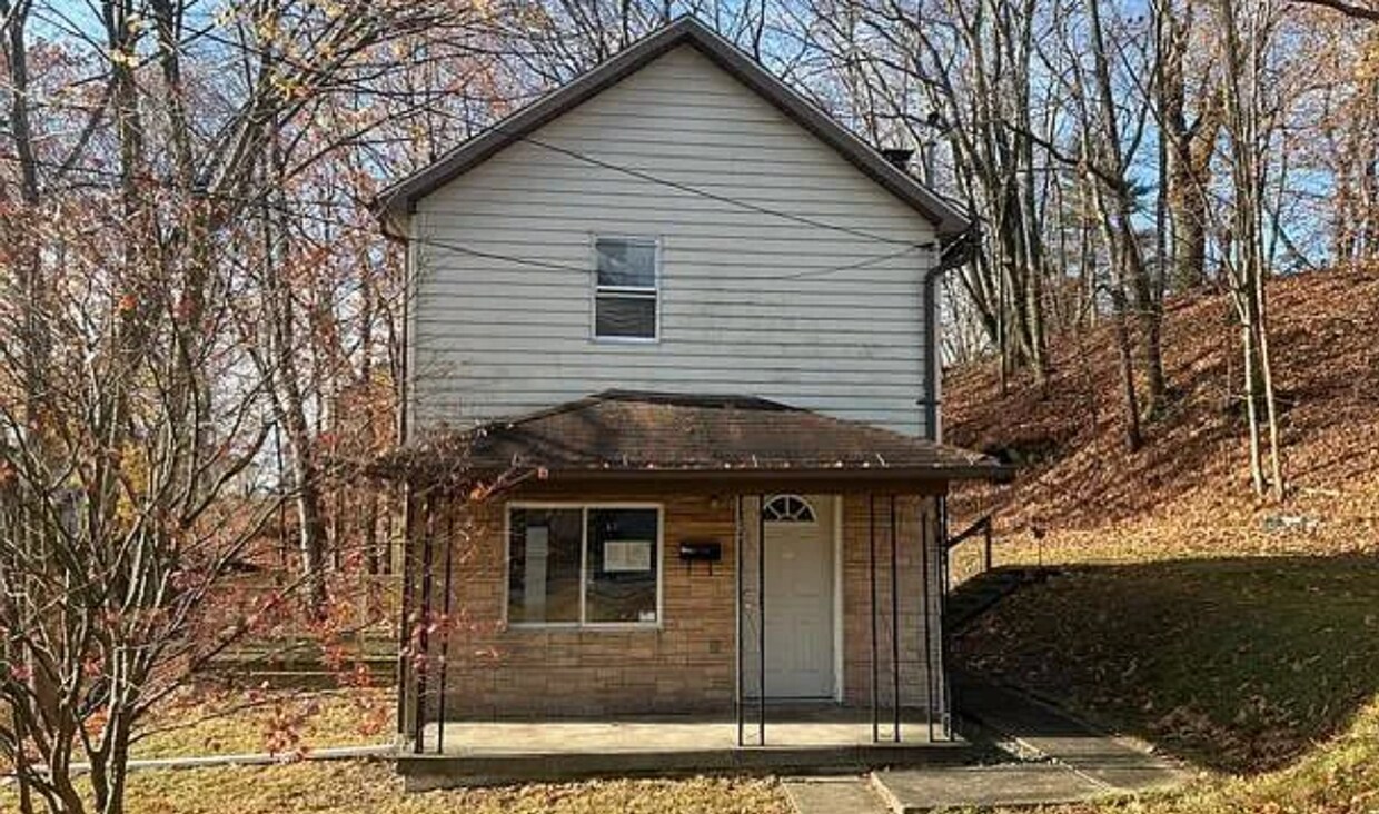 Primary Photo - Newly Renovated 2 Bed/1 Bath Single Family...