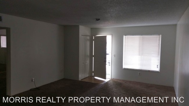 Building Photo - 3 br, 2 bath Apartment - 551 W Rosewood Ln