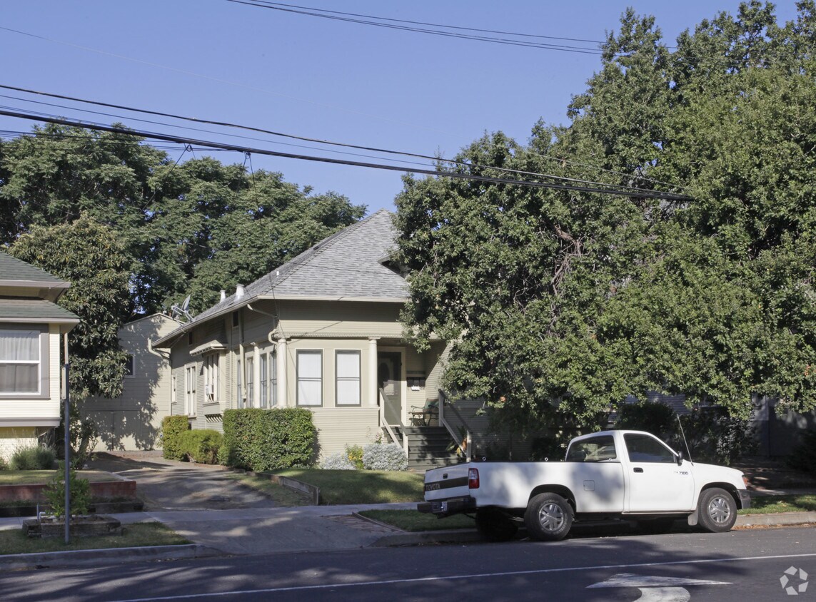 Primary Photo - 611-619 S 5th St
