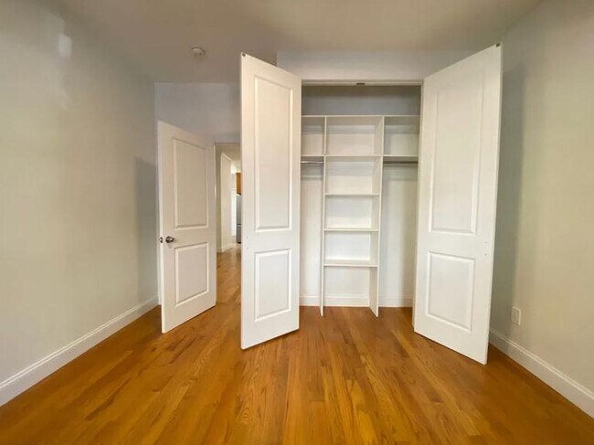 Foto del edificio - Beautiful & Attractive Apartment In Astoria