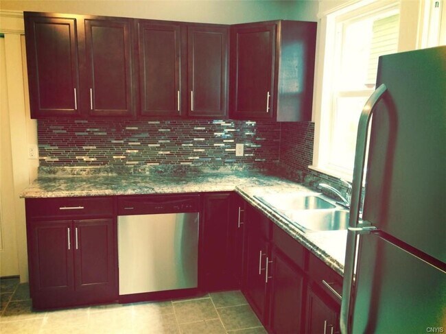 Foto del edificio - 316 Hawley Ave