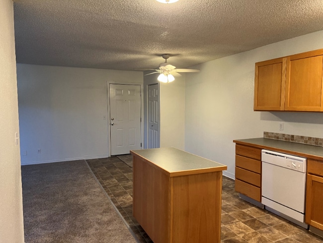 Building Photo - 17260 SW Heritage Ct