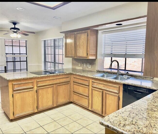 Foto del edificio - 22527 Wildwood Grove Dr