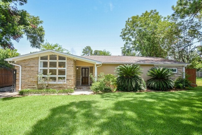 Building Photo - 9906 Cedardale Dr