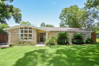 Building Photo - 9906 Cedardale Dr