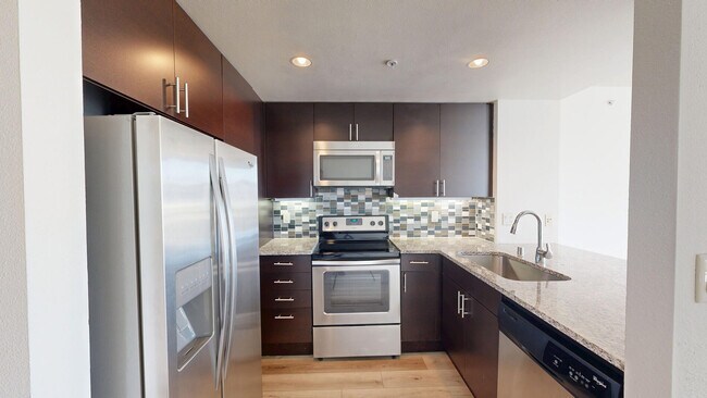 Interior Photo - 388 Beale