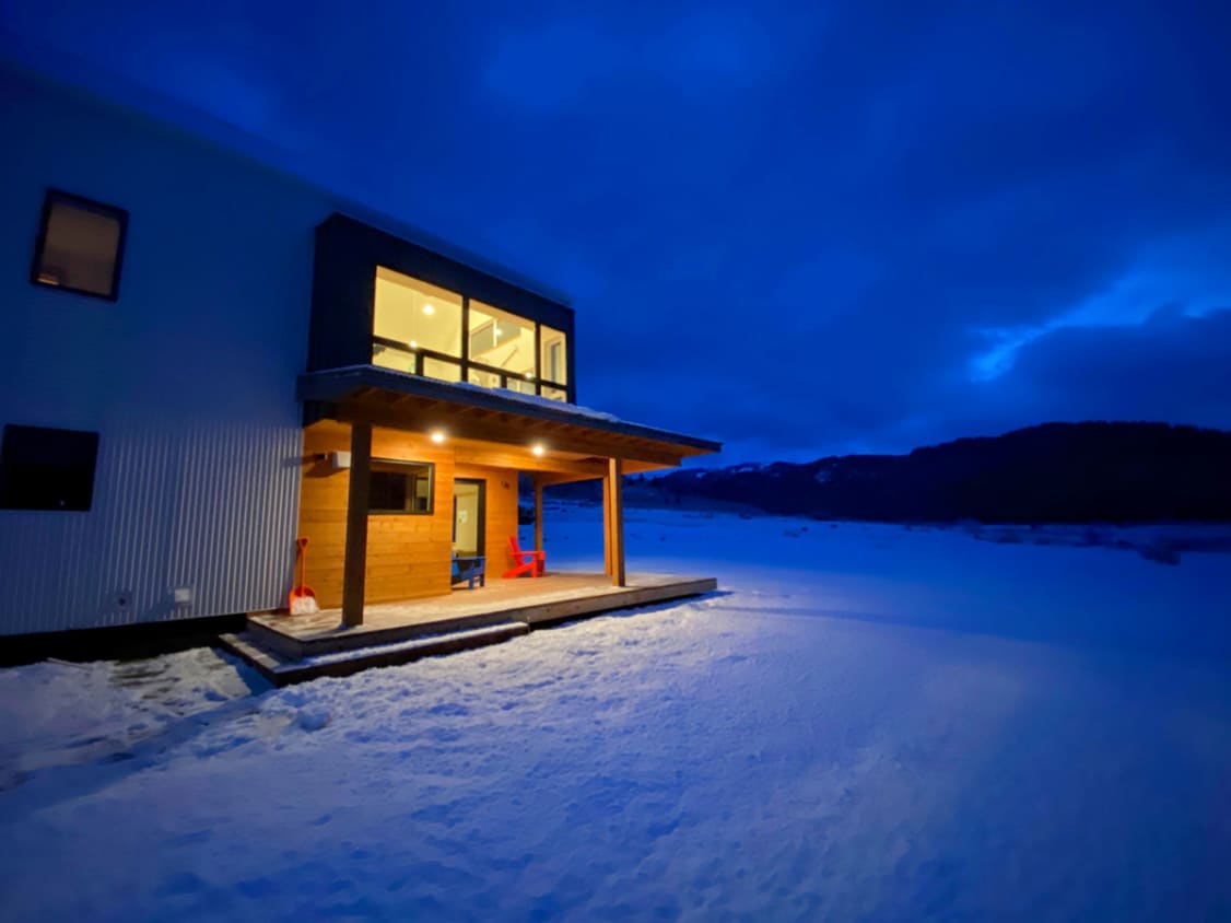 Primary Photo - Seasonal Rental 10/1/25 - 5/30/26 Modern F...