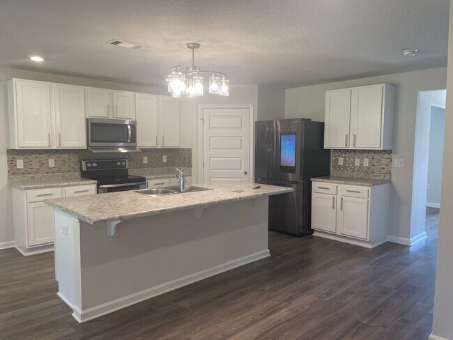 Building Photo - 5241 Peach Dr
