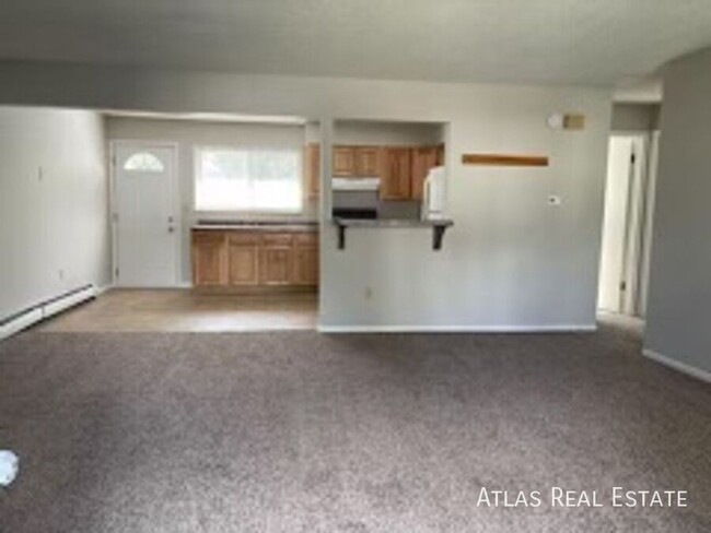 Building Photo - Beautiful apartment, 2 Bed 1 Bath! ***COMI...