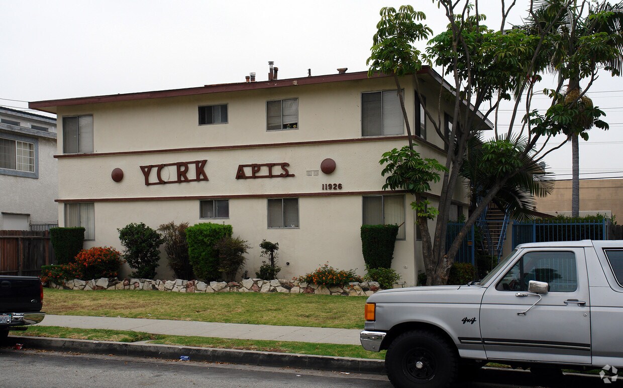Primary Photo - York Apartments