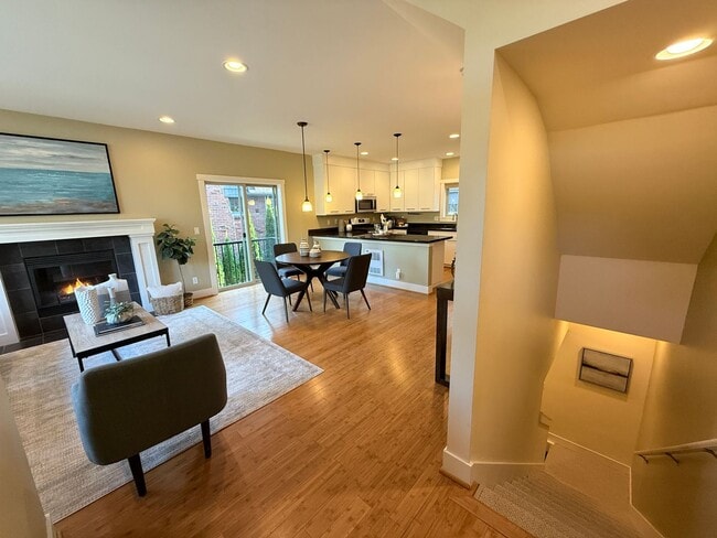 Photo - I'm Gorgeous Inside!  Available Now House