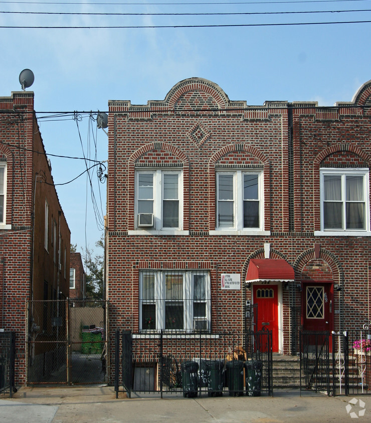 Foto principal - 384 E 98th St