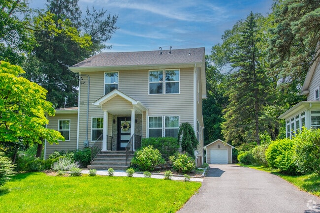 Building Photo - 247 Airmount Ave