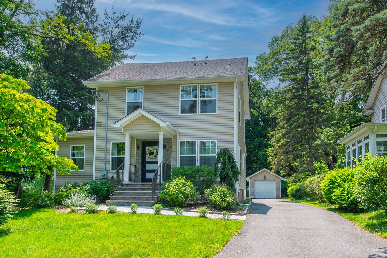 Foto principal - 247 Airmount Ave