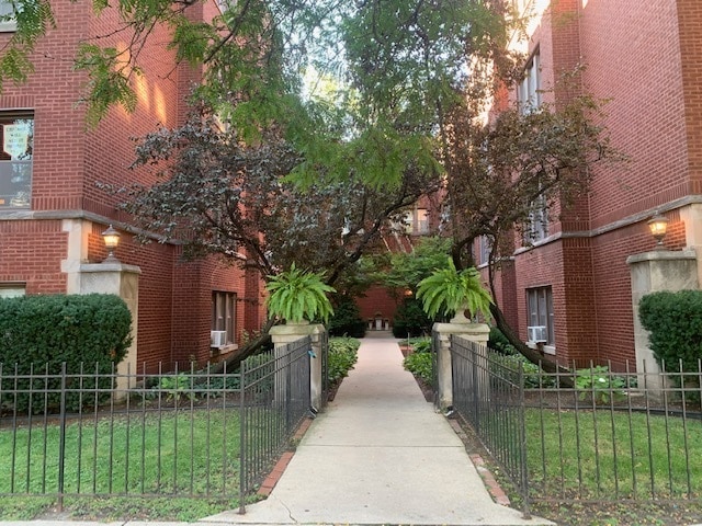 Building Photo - 1319 W Addison St