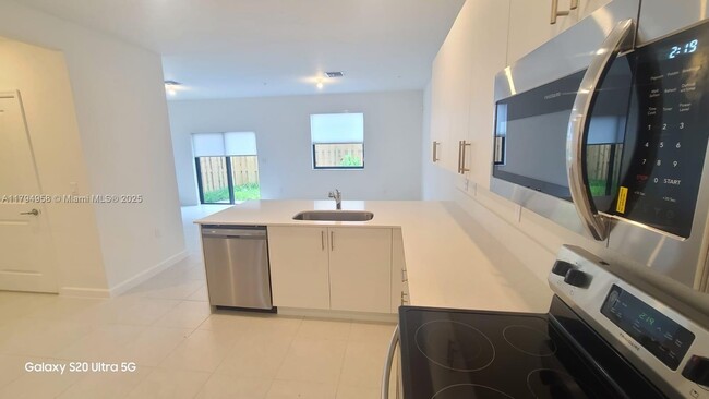 Building Photo - 226 SW 159th Ct