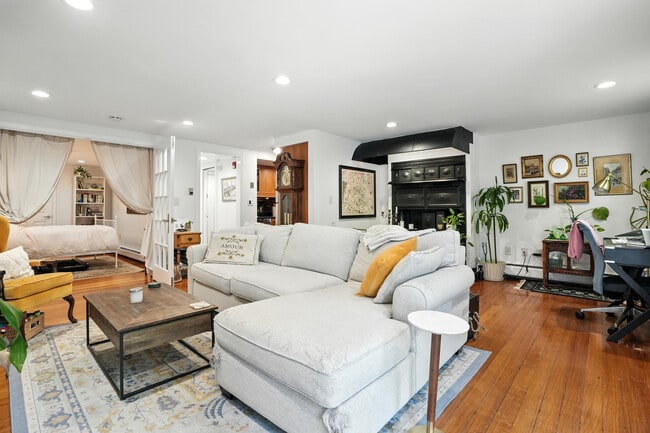 Living room - 157 Beacon St